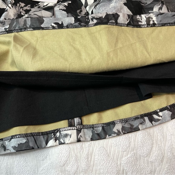 FRNCH PARISWomen Black Floral Faux Leather Circle Skirt Above Knee Sz-S NWT-FLAW - Picture 14 of 14